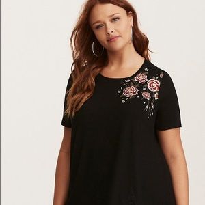 SUPER SOFT EMBROIDERED ROSES LACE INSET TEE